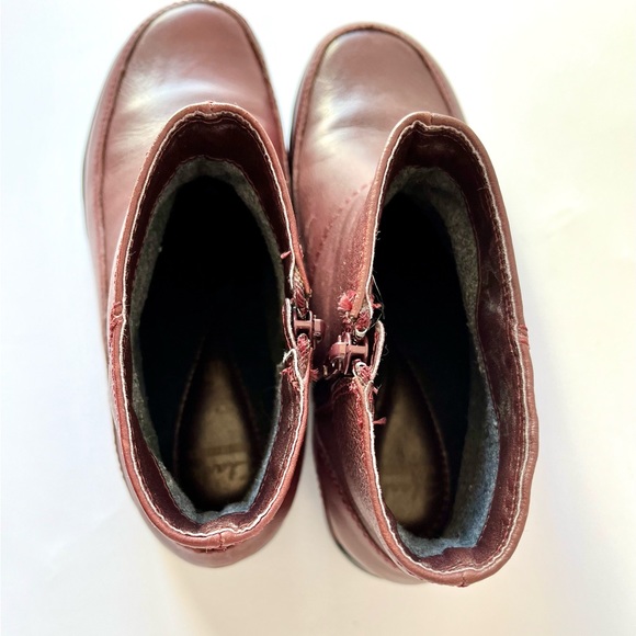 Ladies Clarks Leather Winter Boots size 7.5 - Picture 3 of 8